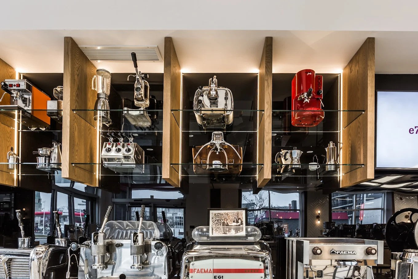 Faema Montreal offers a selection of espresso machine options based on your brewing style, drink preferences, space and budget.